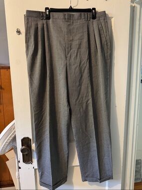 Haggar Men's Light Gray Pleated Dress Pants